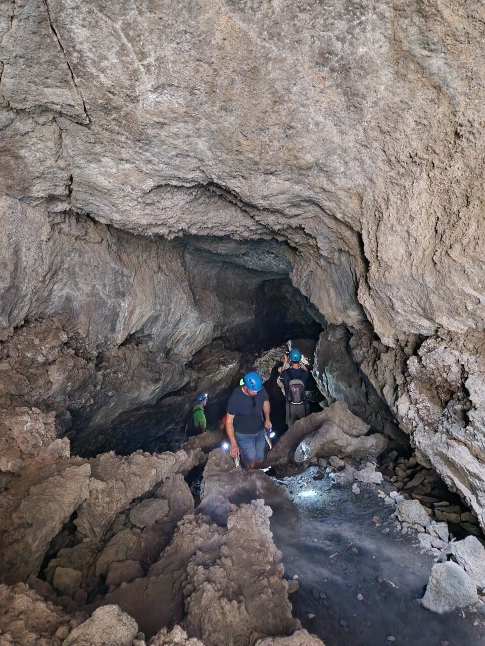 Grotta scorrimento lavico Etna Quad